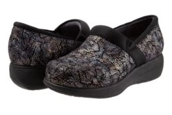 Meredith Sport -The Walking Company Shop 3110 01184 1990 711 9 1c089b4e af26 4feb afc6 9a42e807e4eb