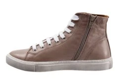 Riley 16 Riley -The Walking Company Shop 3510 01489 2187 040 7