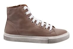 Riley 17 Riley -The Walking Company Shop 3510 01489 2187 040 8