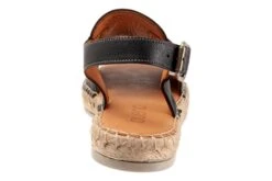 Nia -The Walking Company Shop B2236 001 back