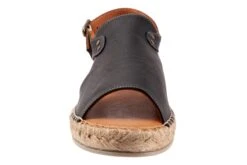 Nia -The Walking Company Shop B2236 001 front