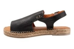 Nia -The Walking Company Shop B2236 001 inside