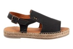 Nia -The Walking Company Shop B2236 001 outside