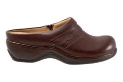 Amber -The Walking Company Shop S2218 210 outside